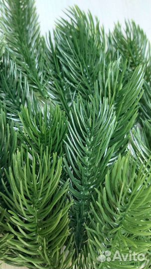 Искусственные еловые веточки