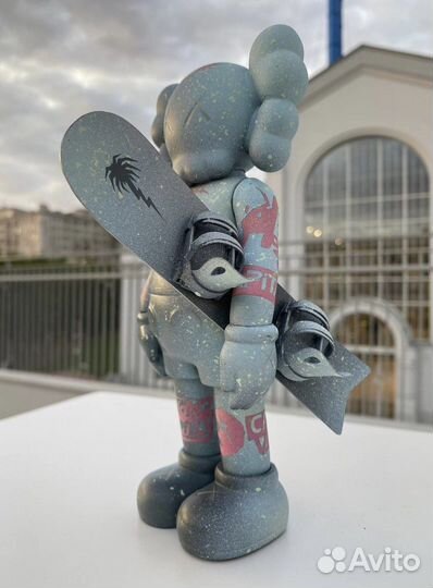 Фигурка Kaws. Она же Кавс, расписанная вручную