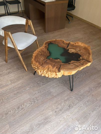 Стол река из слэба карагача и эпоксидной смолы