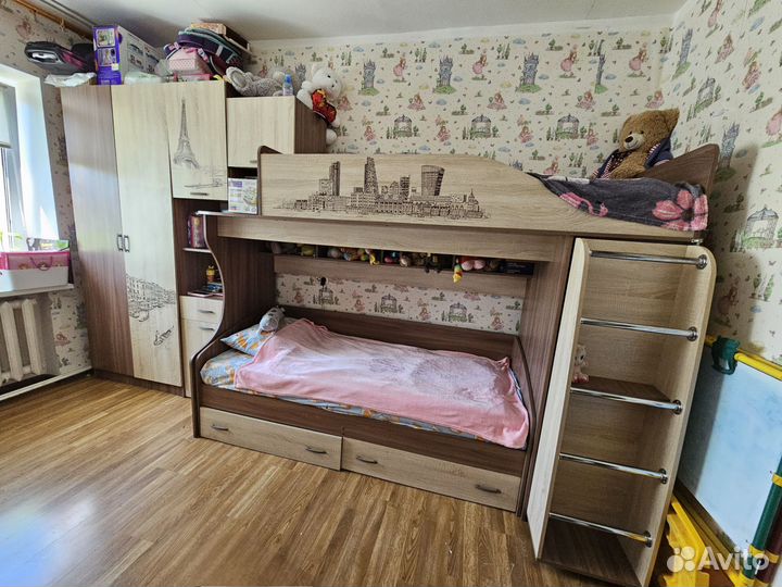 Комлект детской мебели