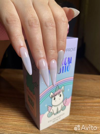 Модель на маникюр