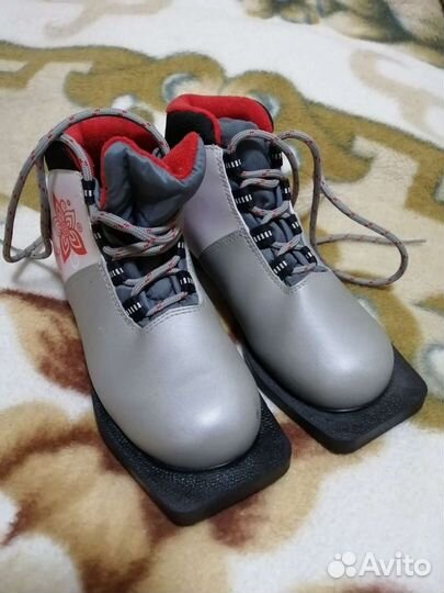 Лыжные ботинки