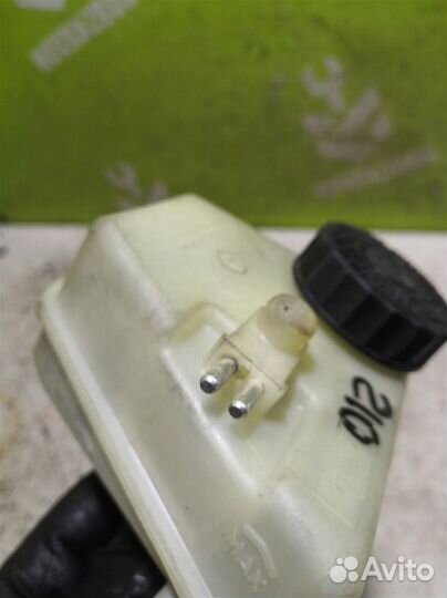 Бачок главного тормозного цилиндра Мерседес Бенз