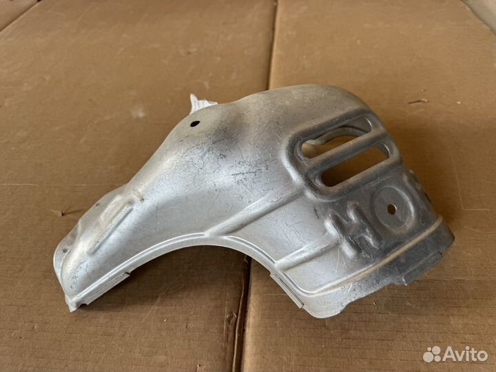 Кожух коллектора Toyota Noah R60 1716728021