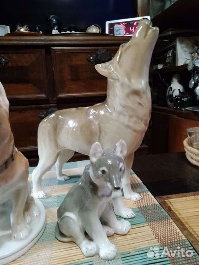 Статуэтки.Царь лебедь.Курица и жук.Волки. Бульдог