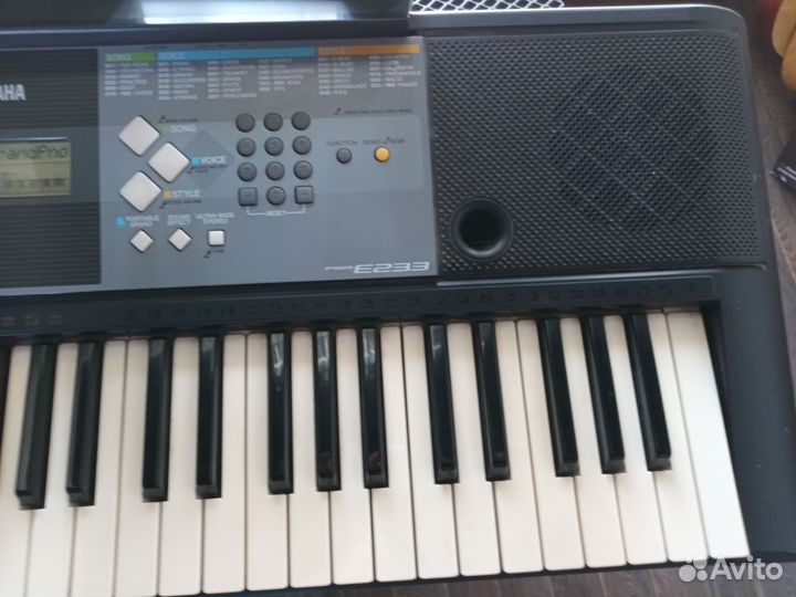 Yamaha PSR-E233 синтезатор (61 клавиша)