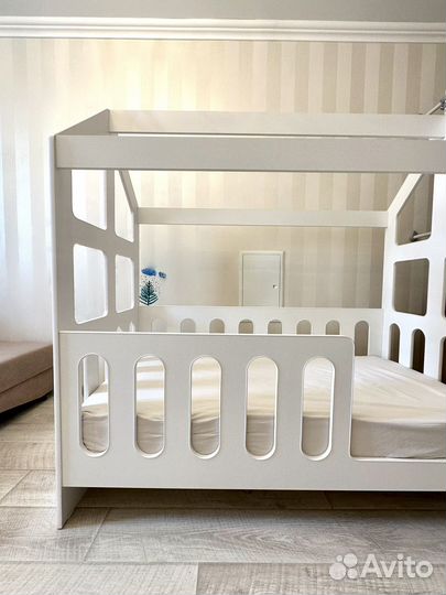 Кровать домик детская 160х80 белая с матрасом