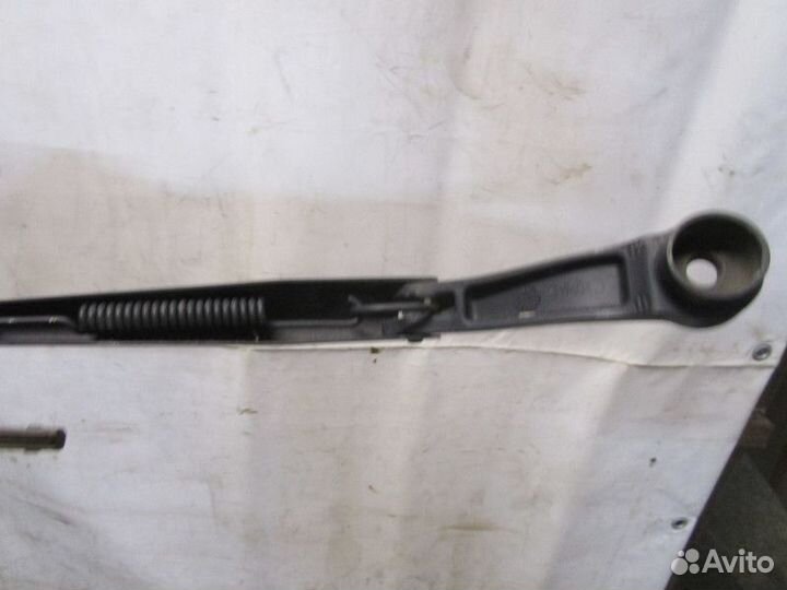 Поводок стеклоочистителя передний левый Ssang Yong