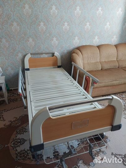 Медицинская кровать для лежачих больных