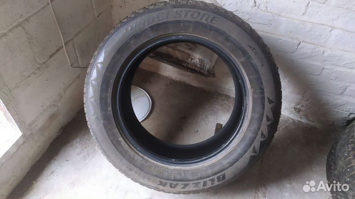 Bridgestone Blizzak Spike-01 255/60 R18