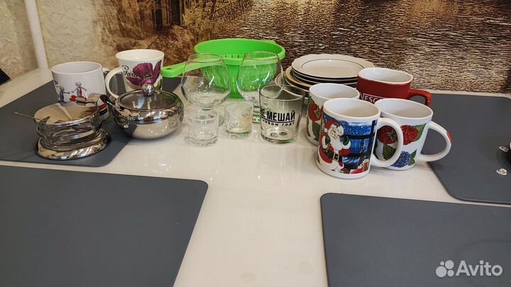 Посуда, тарелки, кружки, стаканы