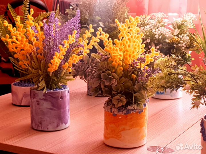 Искусственные растения в горшках