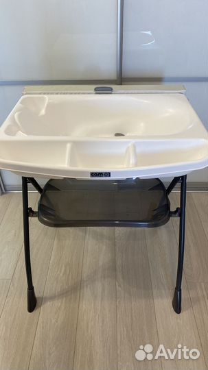 Ванночка для купания и пеленальный столик