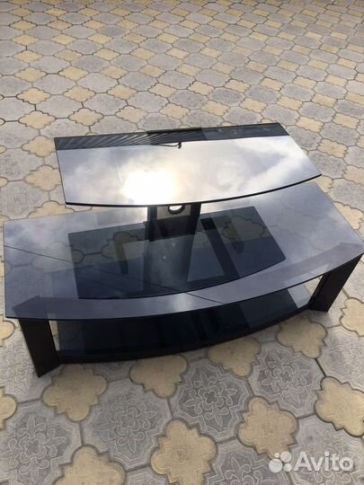 Стеклянная тумба под тв