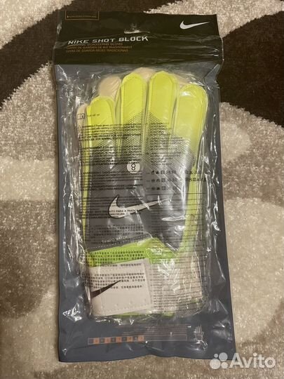 Вратарские перчатки Adidas Nike