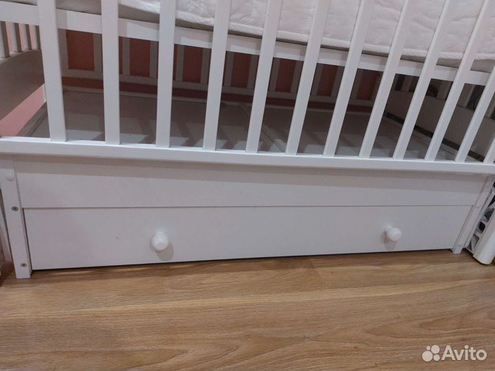 Детская кроватка с маятником Дерево