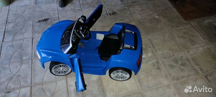 Детская машина на аккумуляторе с пультом Audi R8