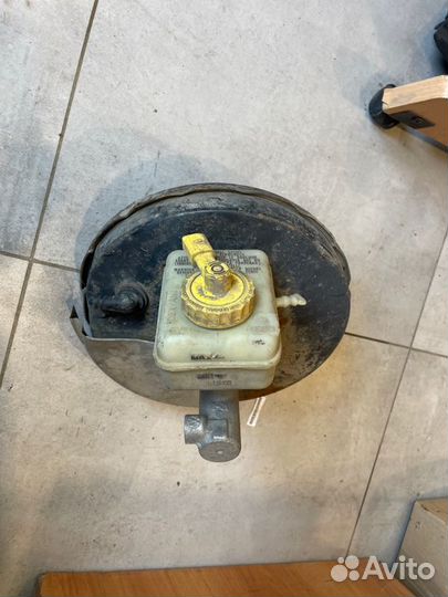 Вакуумный усилитель тормозов Volkswagen Golf