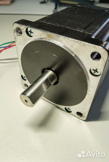 Шаговый двигатель