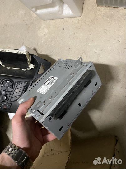 Магнитолла и кнопки управления Ford focus 3