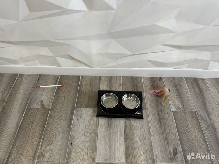 Миска для собак и кошек с подарком