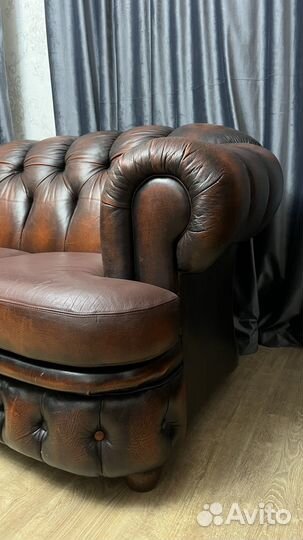 Кожаный диван в стиле Честерфилд. Англия