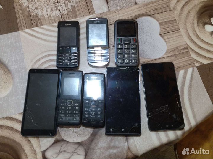 Мобильные телефоны на запчасти