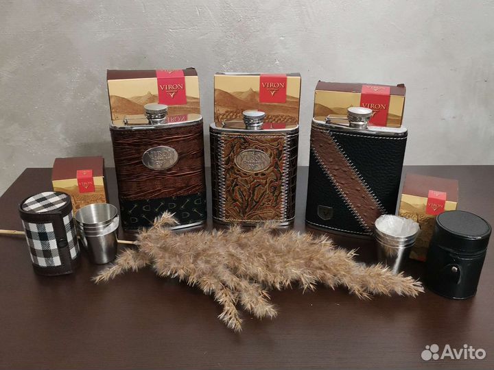 Фляжка, набор стаканчиков, ручка, зажигалка, игра