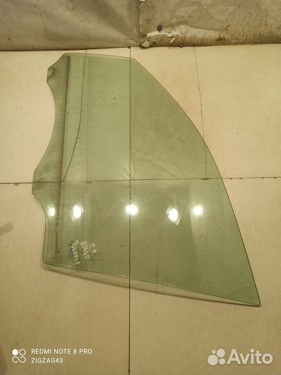 Стекло двери (переднее левое) (Volkswagen Touareg)