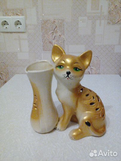 Статуэтка кошка с вазой керамика клеймо Румба