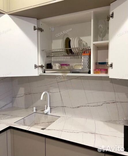 Кухня с современными фасадами