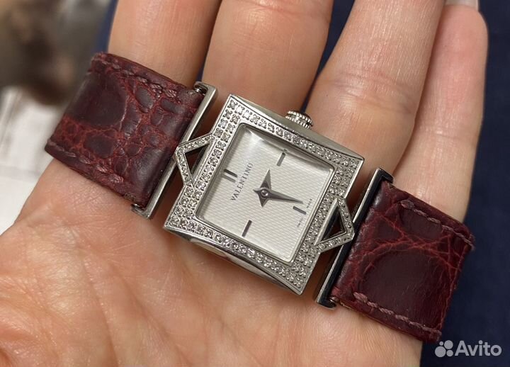 Часы Valentino с бриллиантами