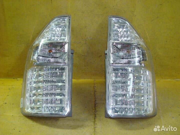 Стоп Toyota Noah ZRR70G