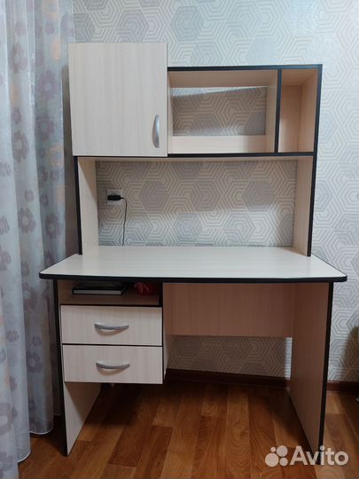 Письменный стол для школьника бу