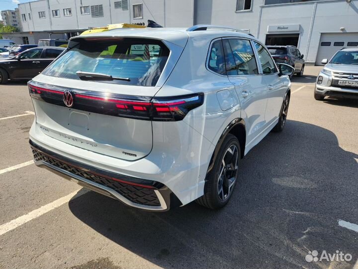 Volkswagen Tiguan L 2.0 AMT, 2024