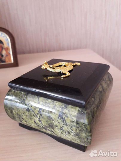 Малахитовая шкатулка