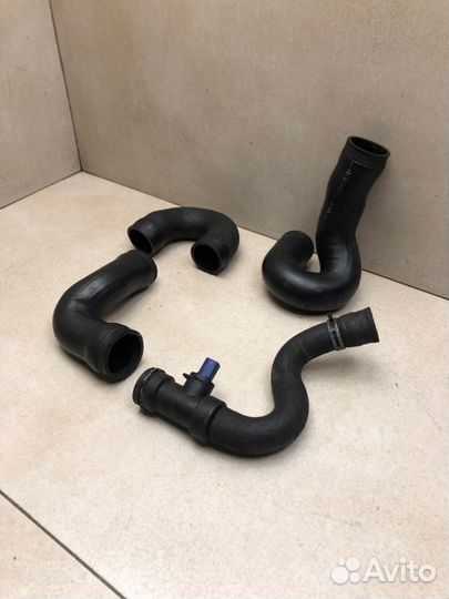 Патрубок системы охлаждения Volkswagen Passat B5