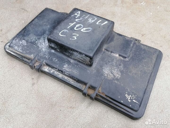 Крышка предохранителя Audi 80