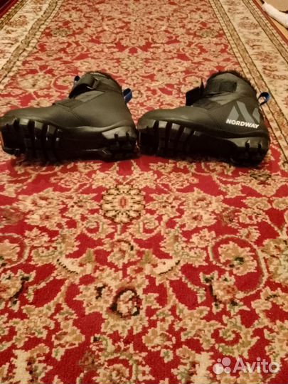 Продаю детские лыжи с ботинками в комплекте