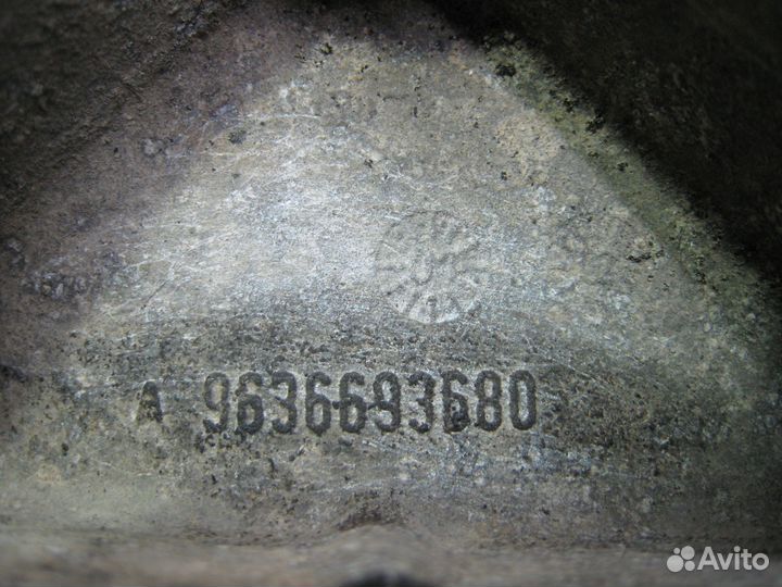 Кронштейн компрессора кондиционера воздуха Пежо