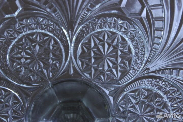 Ваза для фруктов на ножке