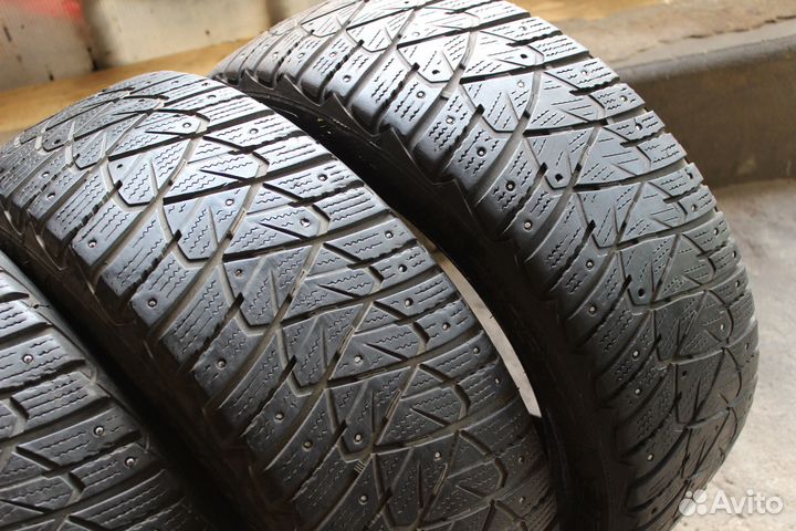 Goodyear Ultragrip 600 215/55 R17 98T