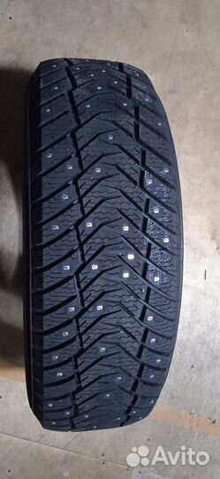 Yokohama IceGuard Stud IG65 215/65 R16