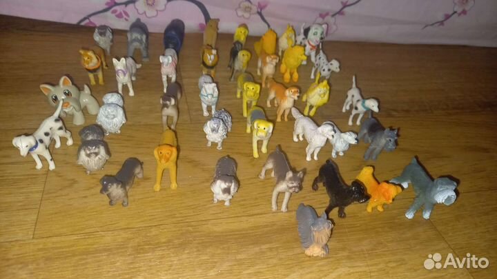 Много игрушек фигурок собак