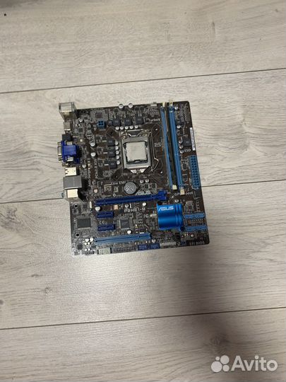 Материнская плата с процессором и памятью