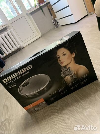 Робот пылесос redmond