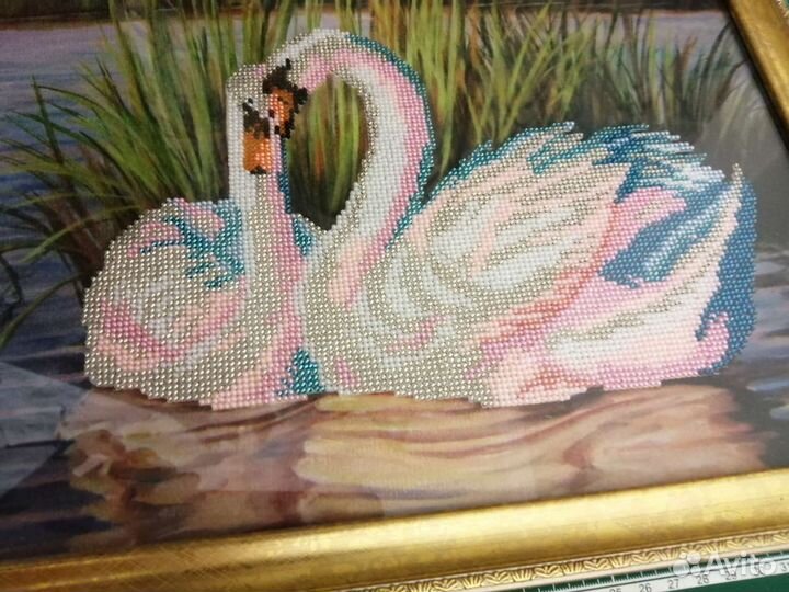 Картина из бисера Лебединая верность ручная работа