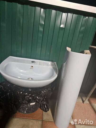 Раковина с пьедесталом