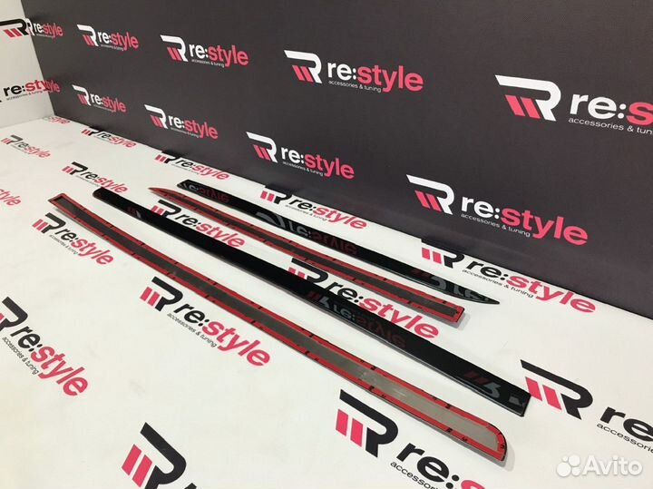 Молдинги дверей Toyota Prius Alpha SN833 K2542