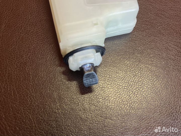 Актуатор лючка бензобака Ниссан Теана 32 Мурано